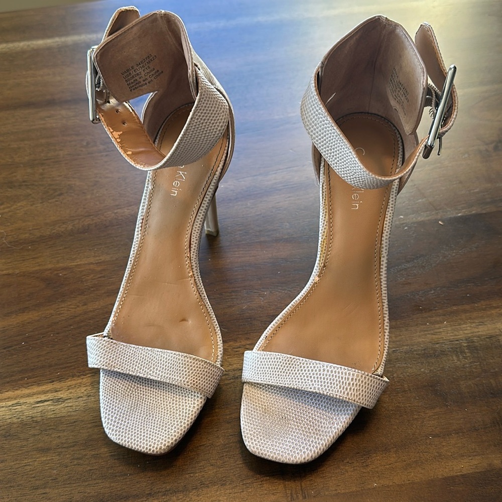 Calvin Klein women’s platform sandle size 6